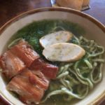 観光客いっぱい恩納村のなかむらそば